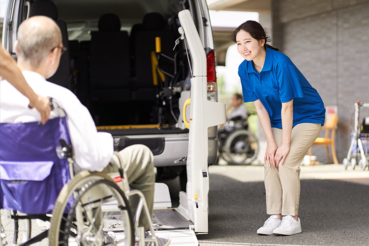 ご自宅や病院・老健などご希望の場所まで無料訪問相談