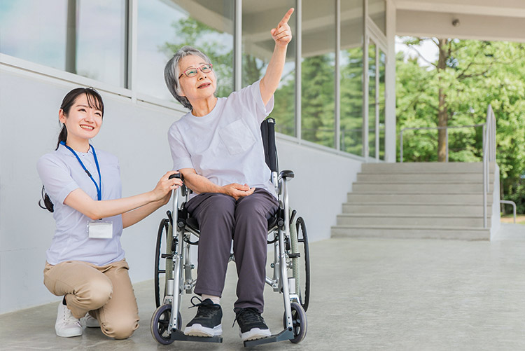 公平中立なプロの相談員が施設見学に同行